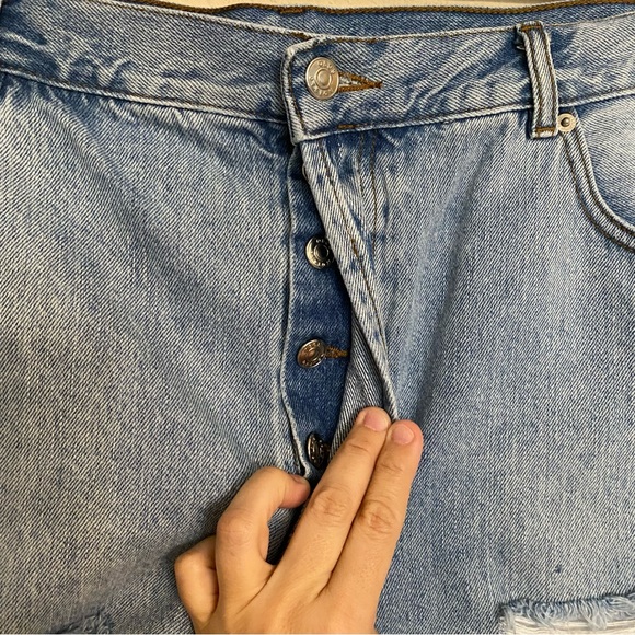 ASOS High Waisted Distressed Denim Shorts Light-Wash 100% Cotton WO14 - Picture 5 of 12